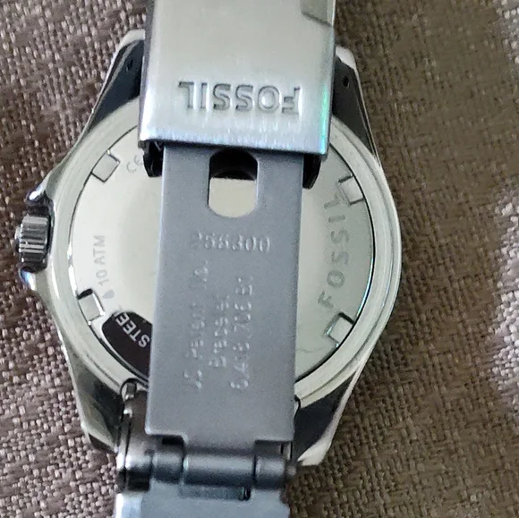 Women's Fossil Watch - Picture 2 of 7